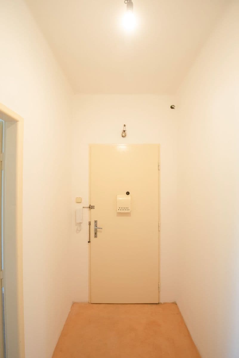 Prenájom bytu 2-izbový 77 m², Jugoslávských partyzánů, Praha, Praha Prenájom bytu 2-izbový 77 m², Jugoslávských partyzánů, Praha, Praha