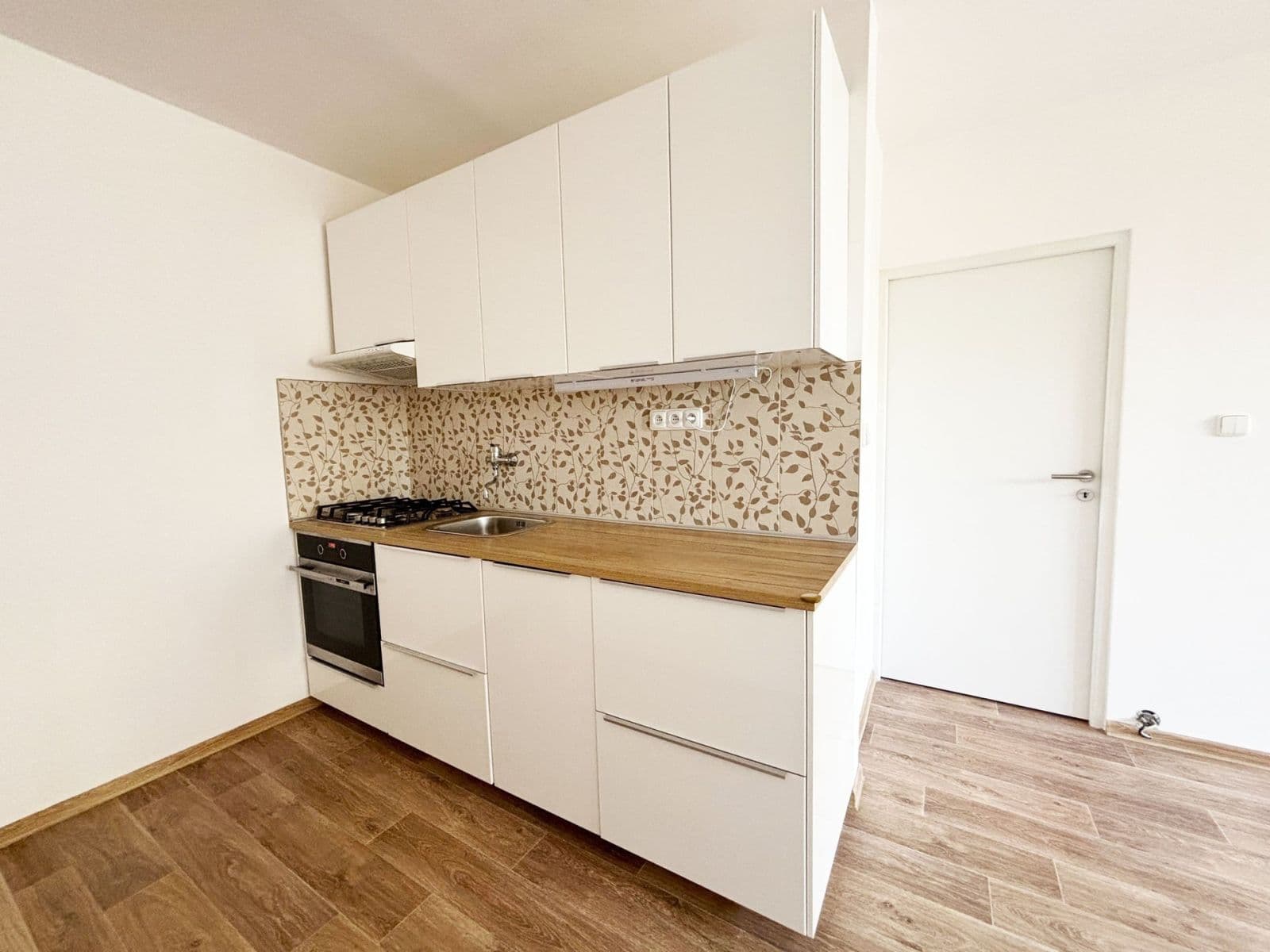 Prenájom bytu 2-izbový 40 m², Tisovecká, Kolín, Středočeský kraj Prenájom bytu 2-izbový 40 m², Tisovecká, Kolín, Středočeský kraj
