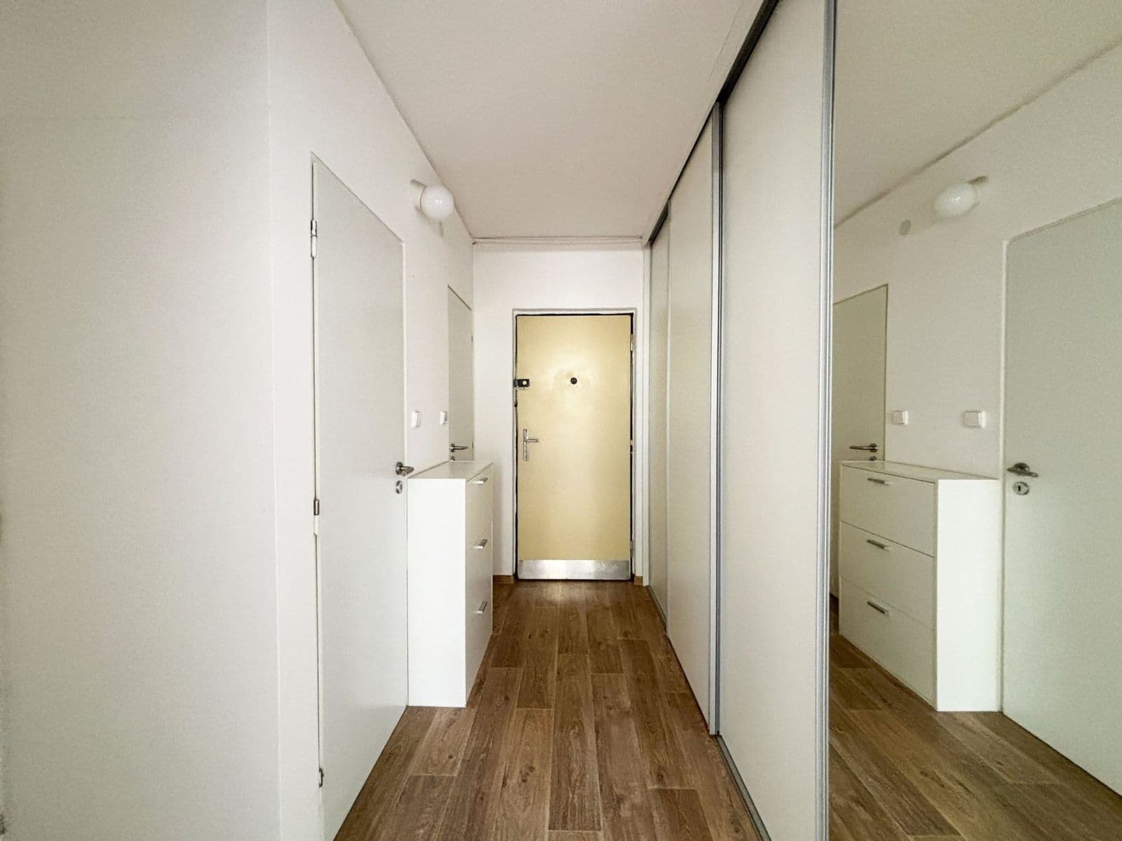 Prenájom bytu 2-izbový 40 m², Tisovecká, Kolín, Středočeský kraj Prenájom bytu 2-izbový 40 m², Tisovecká, Kolín, Středočeský kraj
