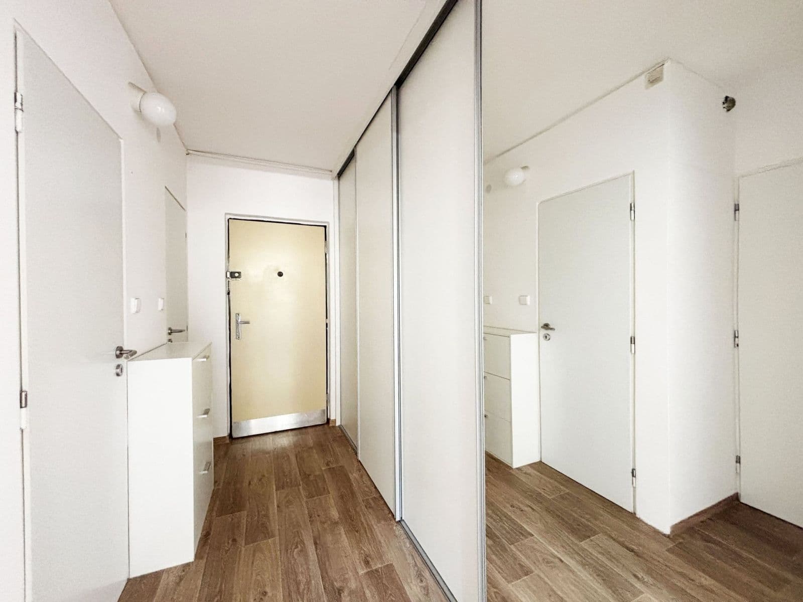Prenájom bytu 2-izbový 40 m², Tisovecká, Kolín, Středočeský kraj Prenájom bytu 2-izbový 40 m², Tisovecká, Kolín, Středočeský kraj
