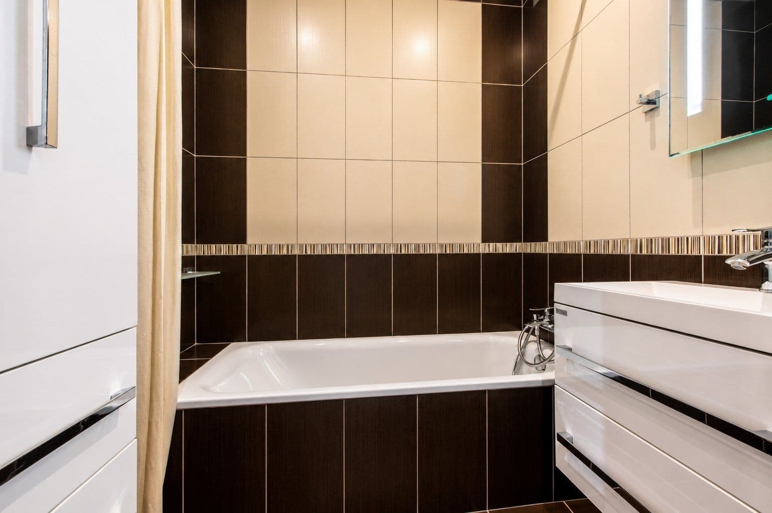 Prenájom bytu 2-izbový 55 m², Nučická, Praha, Praha Prenájom bytu 2-izbový 55 m², Nučická, Praha, Praha