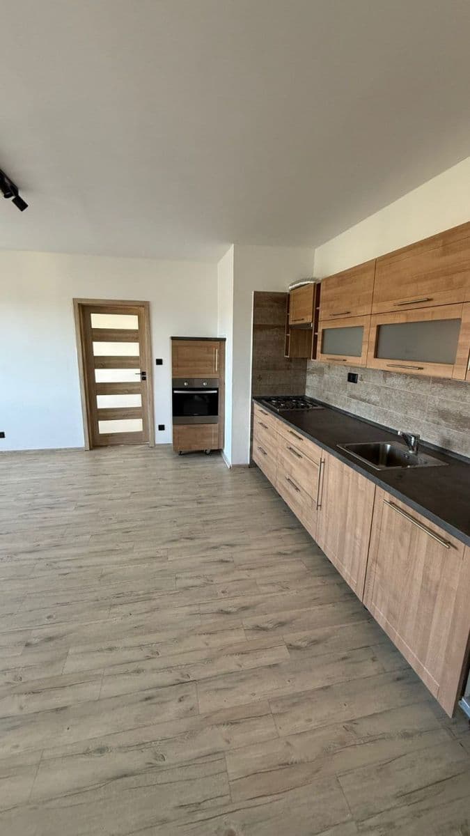 Predaj bytu 3-izbový 74 m², Na Sklípku, Ústí nad Labem, Ústecký kraj Predaj bytu 3-izbový 74 m², Na Sklípku, Ústí nad Labem, Ústecký kraj