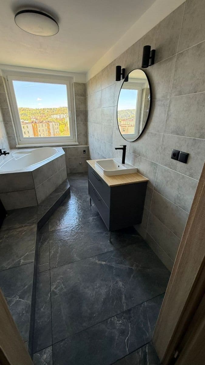 Predaj bytu 3-izbový 74 m², Na Sklípku, Ústí nad Labem, Ústecký kraj Predaj bytu 3-izbový 74 m², Na Sklípku, Ústí nad Labem, Ústecký kraj