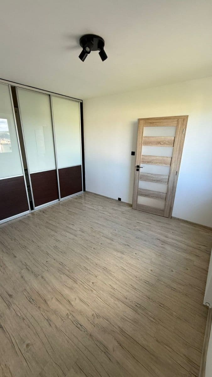 Predaj bytu 3-izbový 74 m², Na Sklípku, Ústí nad Labem, Ústecký kraj Predaj bytu 3-izbový 74 m², Na Sklípku, Ústí nad Labem, Ústecký kraj