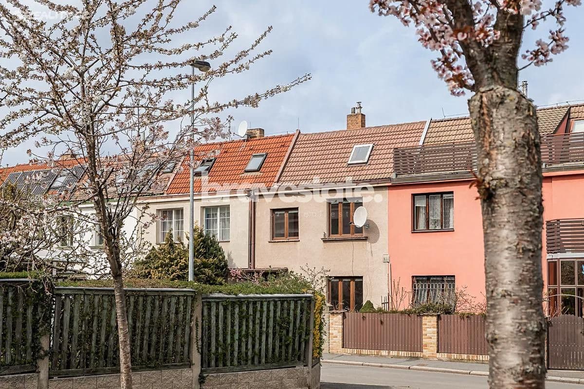 Prenájom domu 115 m², pozemek 165 m², Fialková, Praha, Praha Prenájom domu 115 m², pozemek 165 m², Fialková, Praha, Praha