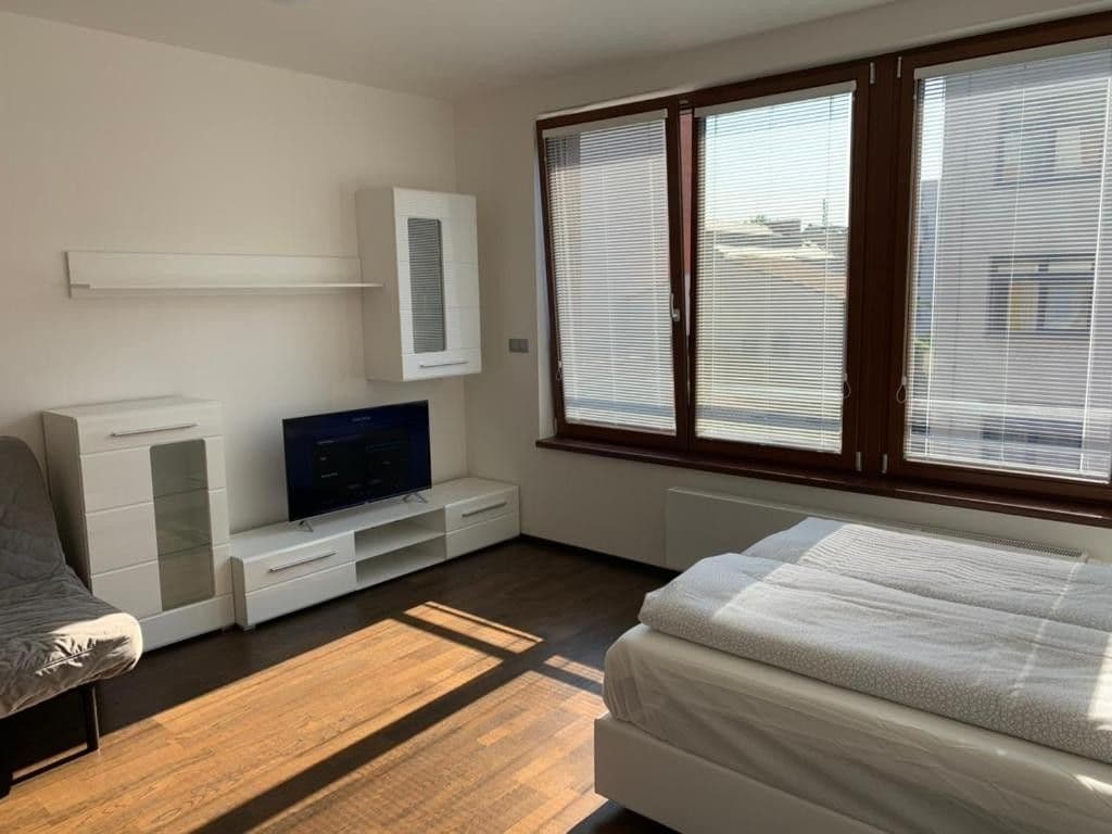 Prenájom bytu 1-izbový 35 m², V Háji, Praha, Praha Prenájom bytu 1-izbový 35 m², V Háji, Praha, Praha