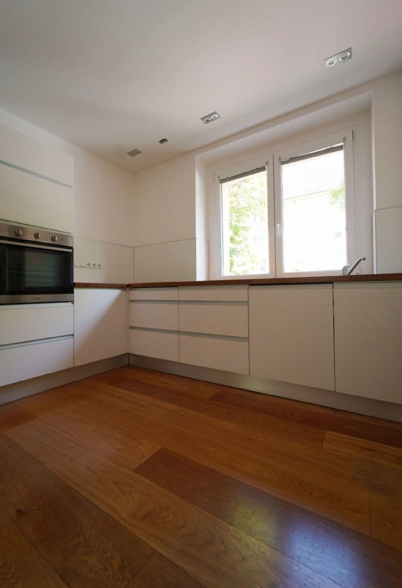 Prenájom bytu 2-izbový 57 m², náměstí Josefa Machka, Praha, Praha Prenájom bytu 2-izbový 57 m², náměstí Josefa Machka, Praha, Praha
