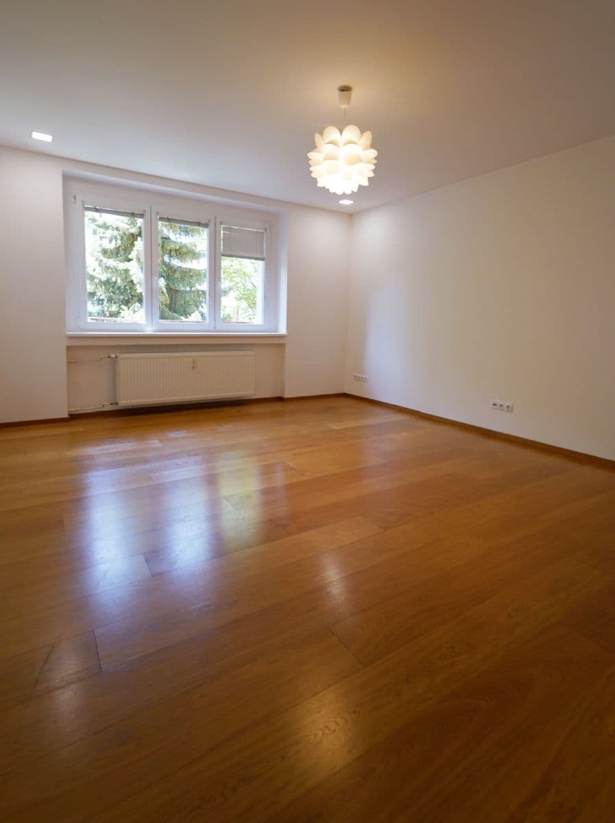 Prenájom bytu 2-izbový 57 m², náměstí Josefa Machka, Praha, Praha Prenájom bytu 2-izbový 57 m², náměstí Josefa Machka, Praha, Praha