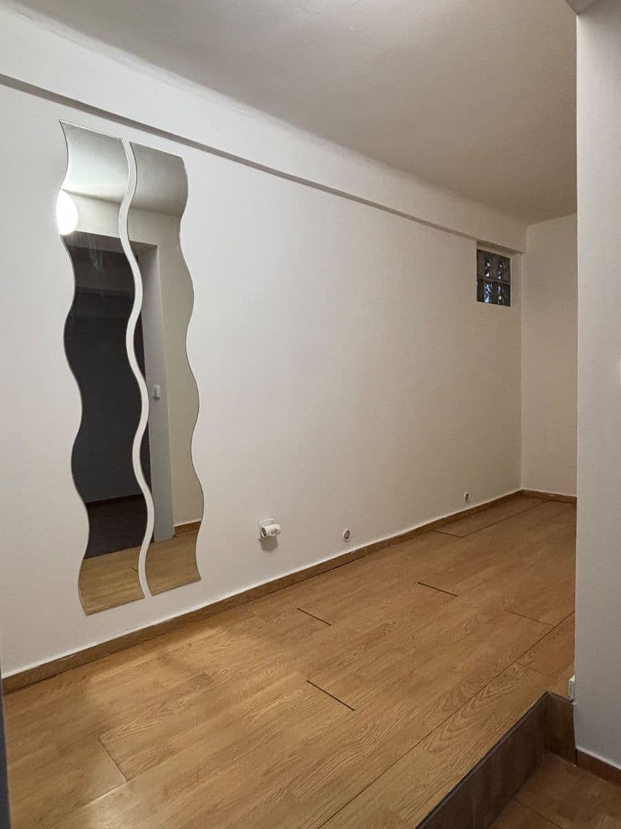 Prenájom bytu 1-izbový 38 m², Ústecká, Praha, Praha Prenájom bytu 1-izbový 38 m², Ústecká, Praha, Praha