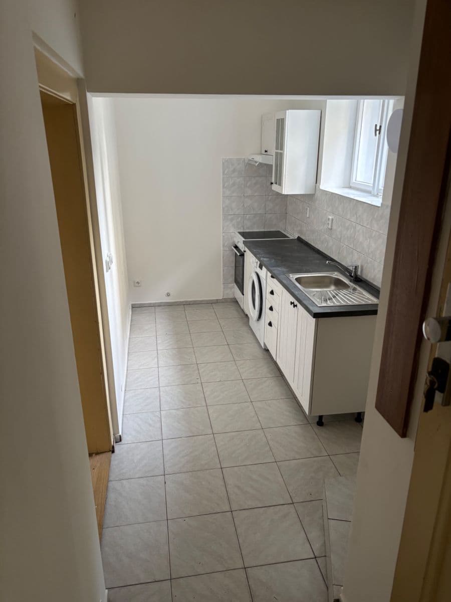 Prenájom bytu 1-izbový 38 m², Ústecká, Praha, Praha Prenájom bytu 1-izbový 38 m², Ústecká, Praha, Praha