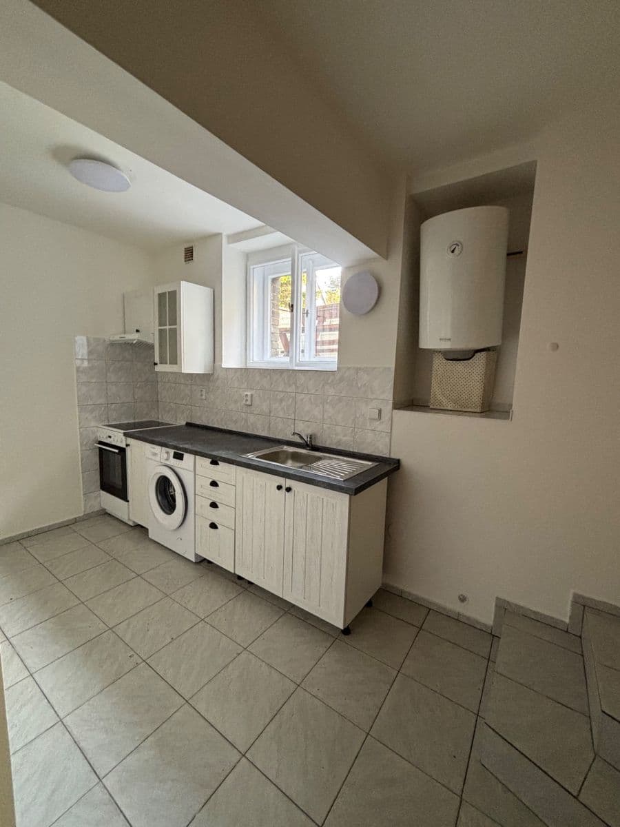 Prenájom bytu 1-izbový 38 m², Ústecká, Praha, Praha Prenájom bytu 1-izbový 38 m², Ústecká, Praha, Praha