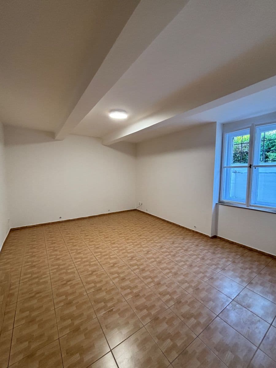 Prenájom bytu 1-izbový 38 m², Ústecká, Praha, Praha Prenájom bytu 1-izbový 38 m², Ústecká, Praha, Praha