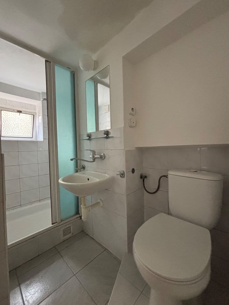 Prenájom bytu 1-izbový 38 m², Ústecká, Praha, Praha Prenájom bytu 1-izbový 38 m², Ústecká, Praha, Praha