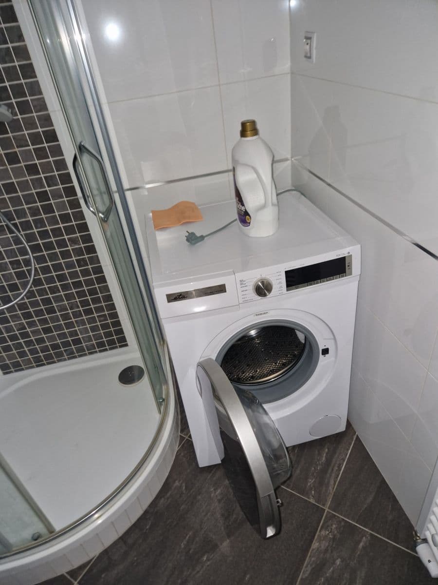 Prenájom bytu 1-izbový 40 m², Vojenova, Praha, Praha Prenájom bytu 1-izbový 40 m², Vojenova, Praha, Praha