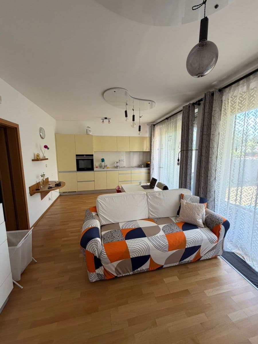 Prenájom bytu 1-izbový 40 m², Vojenova, Praha, Praha Prenájom bytu 1-izbový 40 m², Vojenova, Praha, Praha