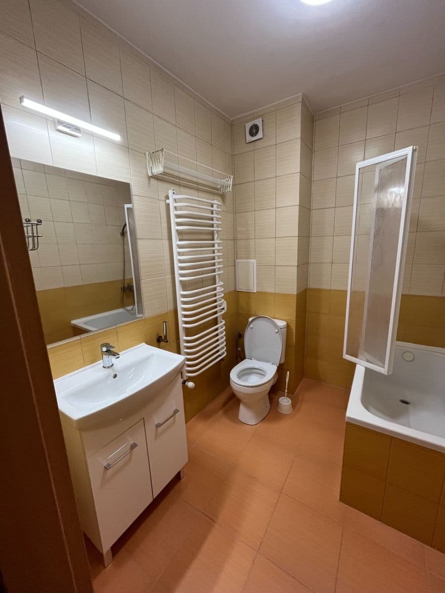Prenájom bytu 1-izbový 39 m², Polní, Český Těšín, Moravskoslezský kraj Prenájom bytu 1-izbový 39 m², Polní, Český Těšín, Moravskoslezský kraj