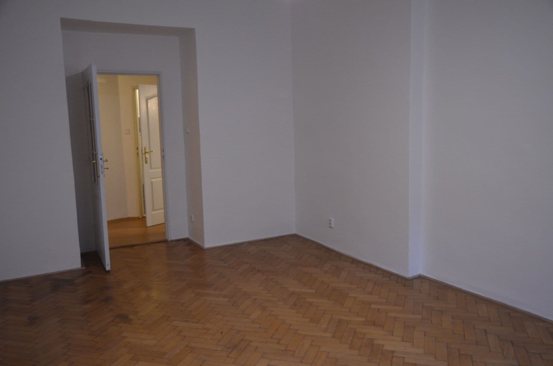 Prenájom bytu 3-izbový 110 m², Navrátilova, Praha, Praha Prenájom bytu 3-izbový 110 m², Navrátilova, Praha, Praha
