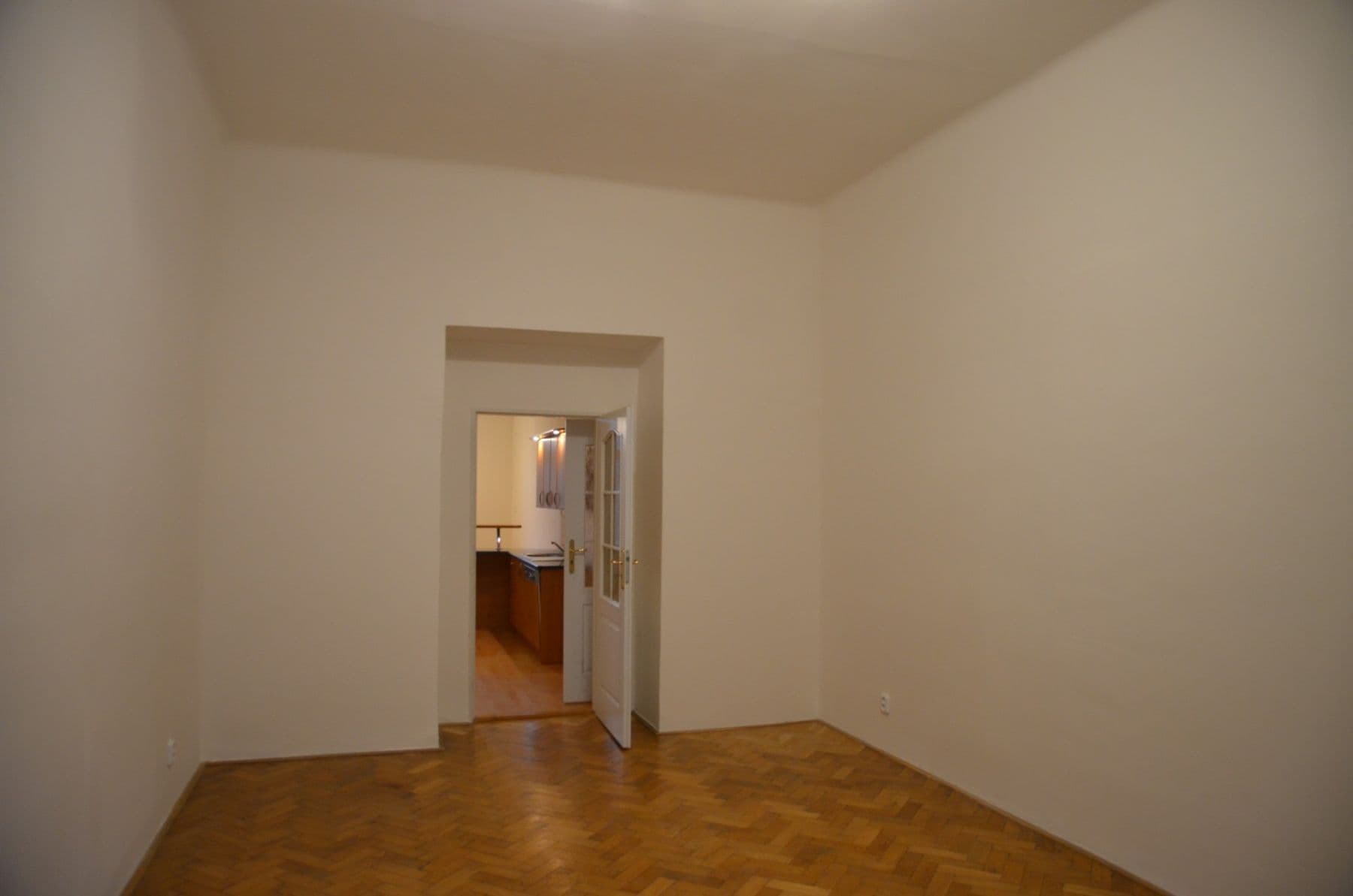 Prenájom bytu 3-izbový 110 m², Navrátilova, Praha, Praha Prenájom bytu 3-izbový 110 m², Navrátilova, Praha, Praha