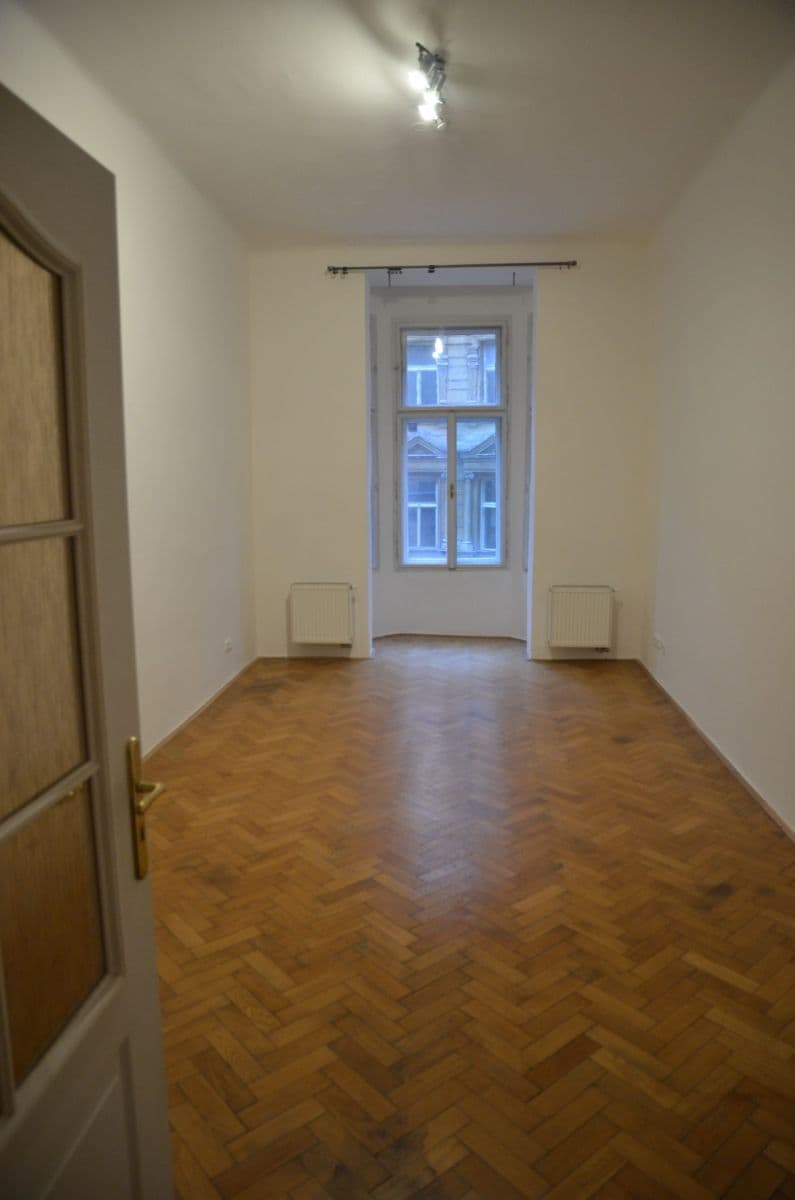 Prenájom bytu 3-izbový 110 m², Navrátilova, Praha, Praha Prenájom bytu 3-izbový 110 m², Navrátilova, Praha, Praha