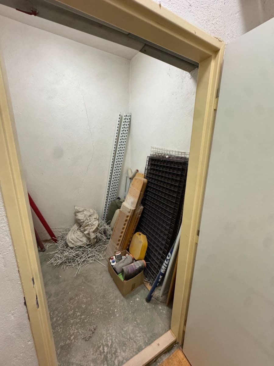 Prenájom nebytového priestoru 24 m², Brechtova, Praha, Praha Prenájom nebytového priestoru 24 m², Brechtova, Praha, Praha