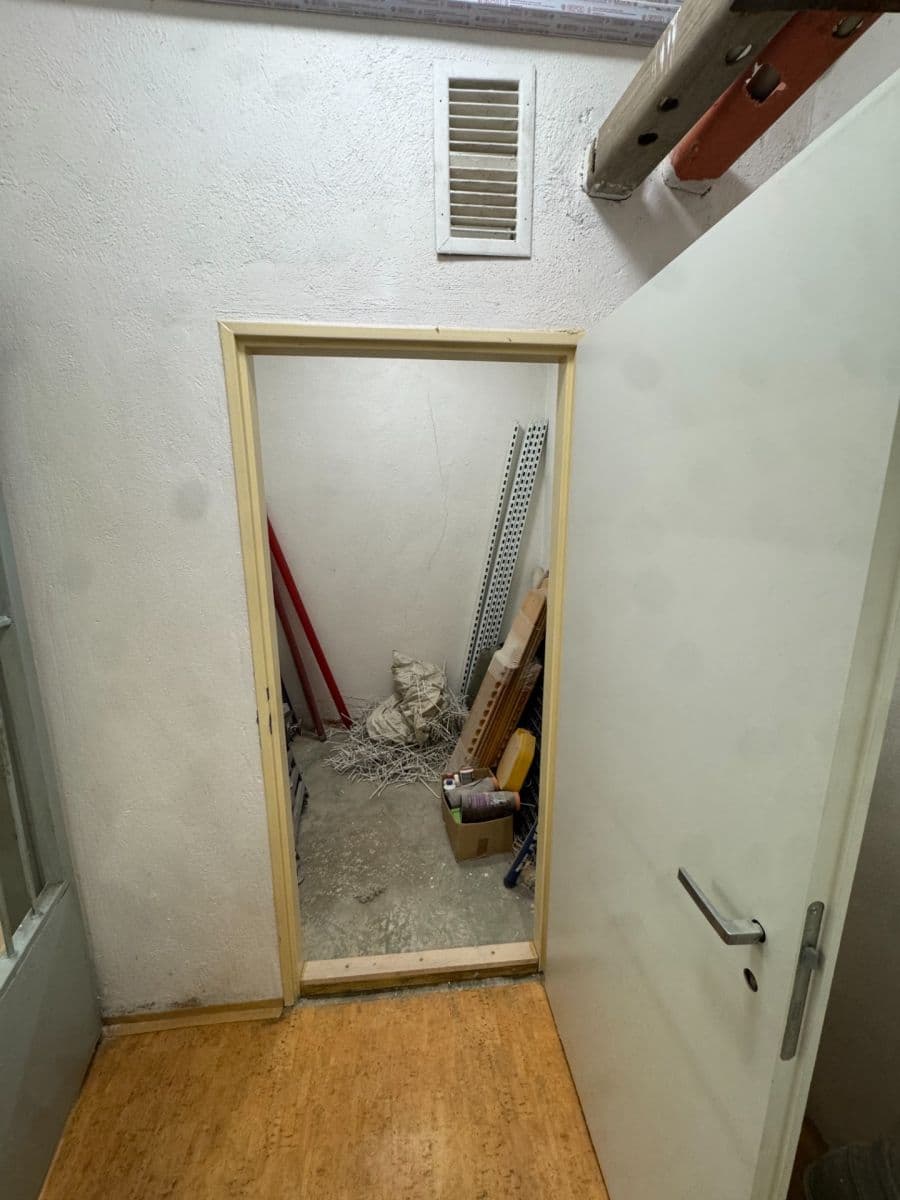Prenájom nebytového priestoru 24 m², Brechtova, Praha, Praha Prenájom nebytového priestoru 24 m², Brechtova, Praha, Praha