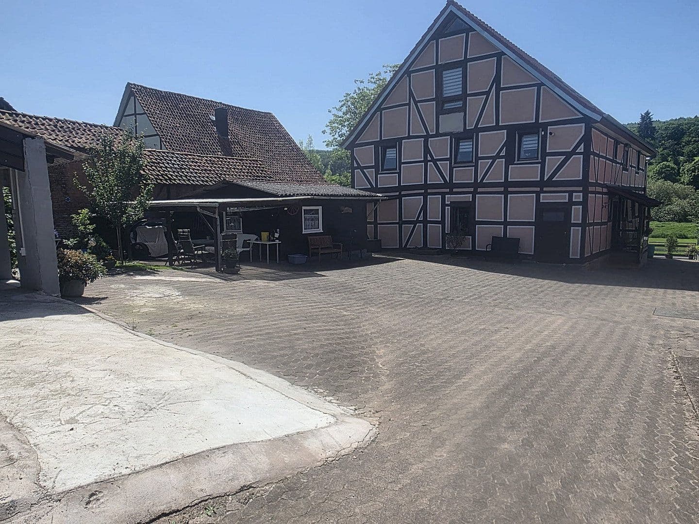 Predaj domu 250 m², pozemek 1.531 m², Berliner Straße 73a, Hann. Münden, Dolné Sasko Predaj domu 250 m², pozemek 1.531 m², Berliner Straße 73a, Hann. Münden, Dolné Sasko