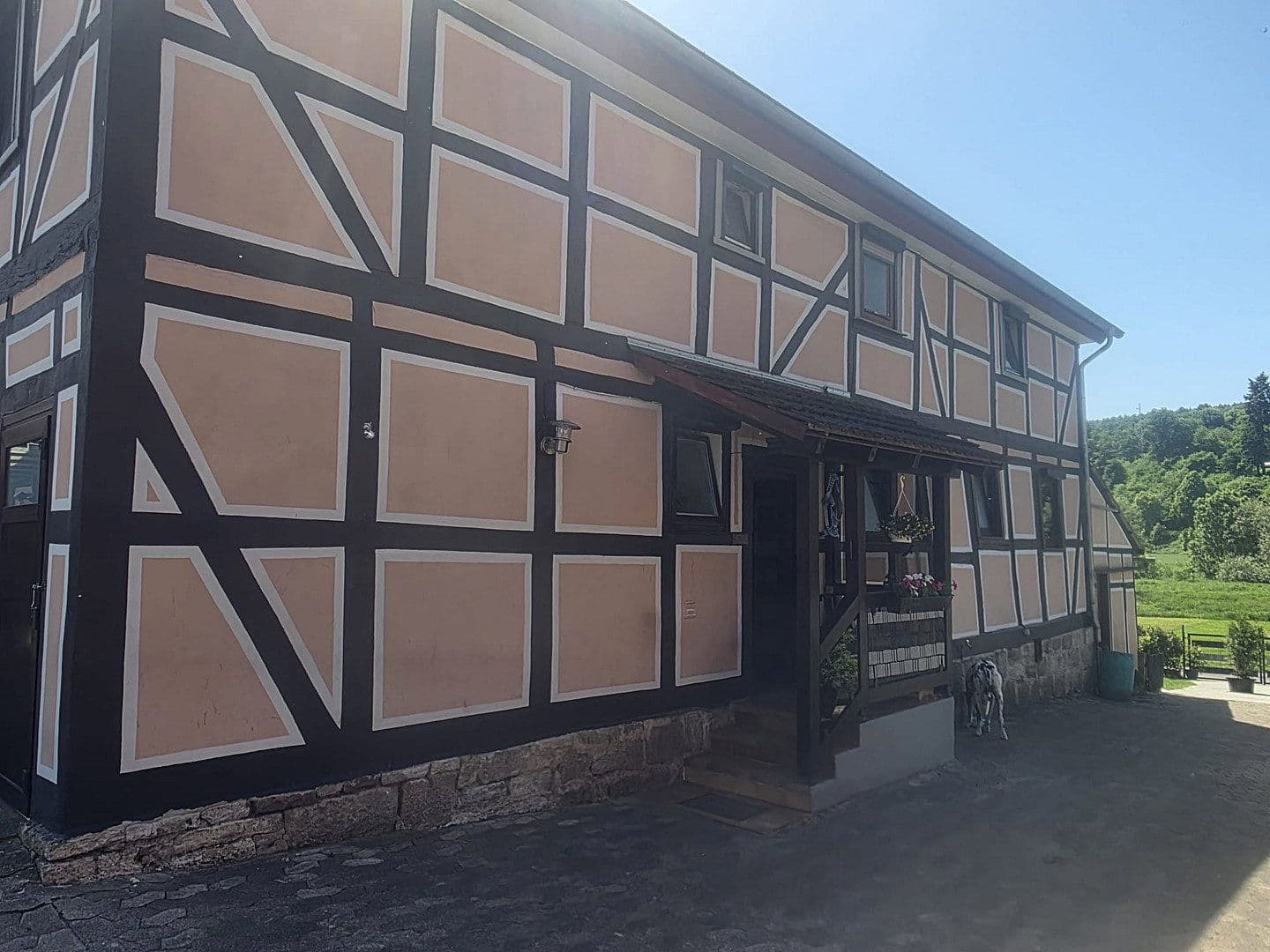 Predaj domu 250 m², pozemek 1.531 m², Berliner Straße 73a, Hann. Münden, Dolné Sasko Predaj domu 250 m², pozemek 1.531 m², Berliner Straße 73a, Hann. Münden, Dolné Sasko