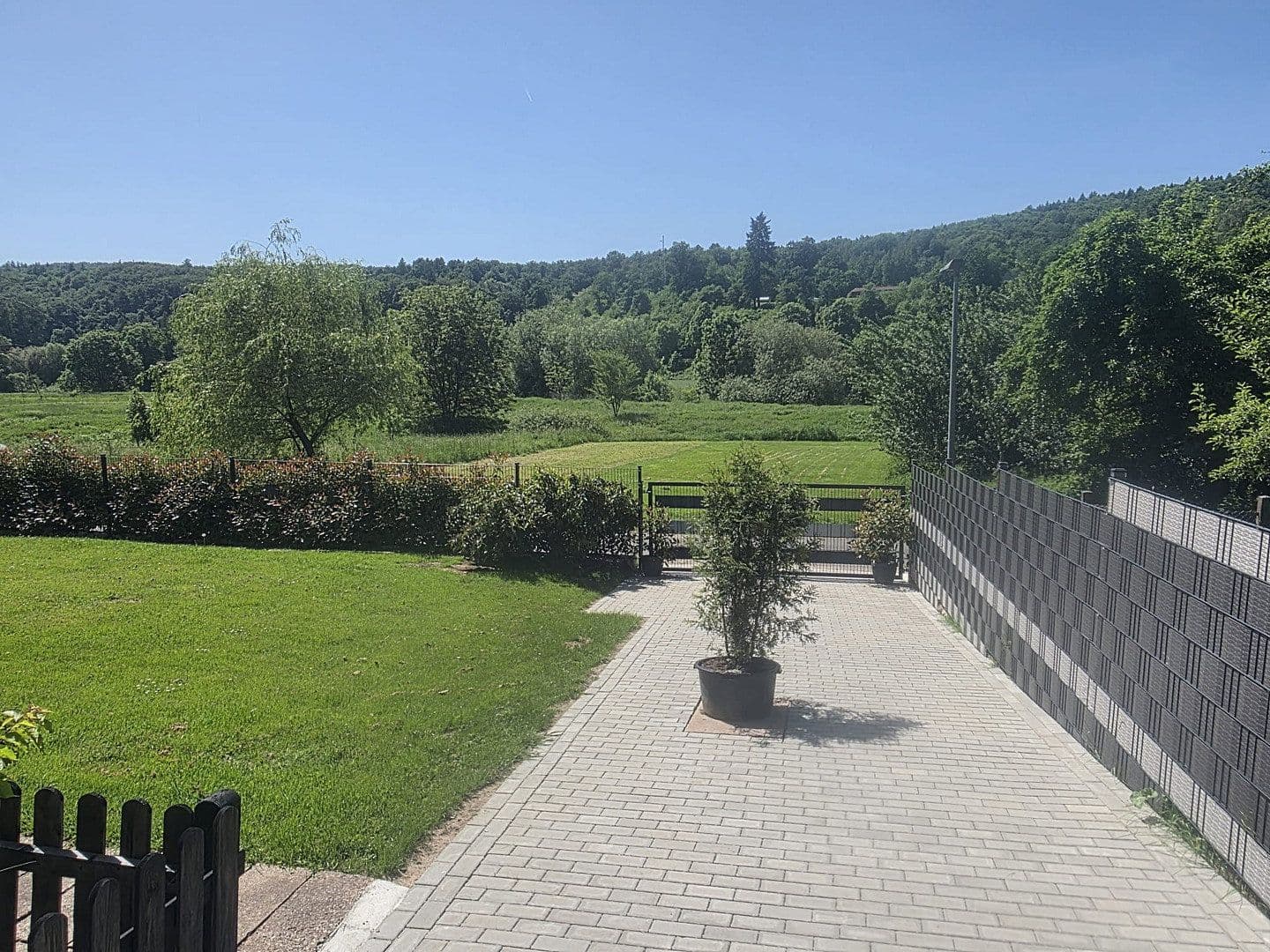 Predaj domu 250 m², pozemek 1.531 m², Berliner Straße 73a, Hann. Münden, Dolné Sasko Predaj domu 250 m², pozemek 1.531 m², Berliner Straße 73a, Hann. Münden, Dolné Sasko