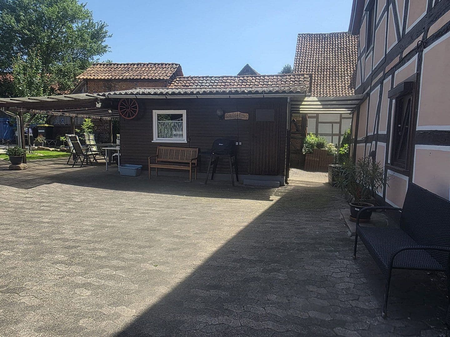 Predaj domu 250 m², pozemek 1.531 m², Berliner Straße 73a, Hann. Münden, Dolné Sasko Predaj domu 250 m², pozemek 1.531 m², Berliner Straße 73a, Hann. Münden, Dolné Sasko