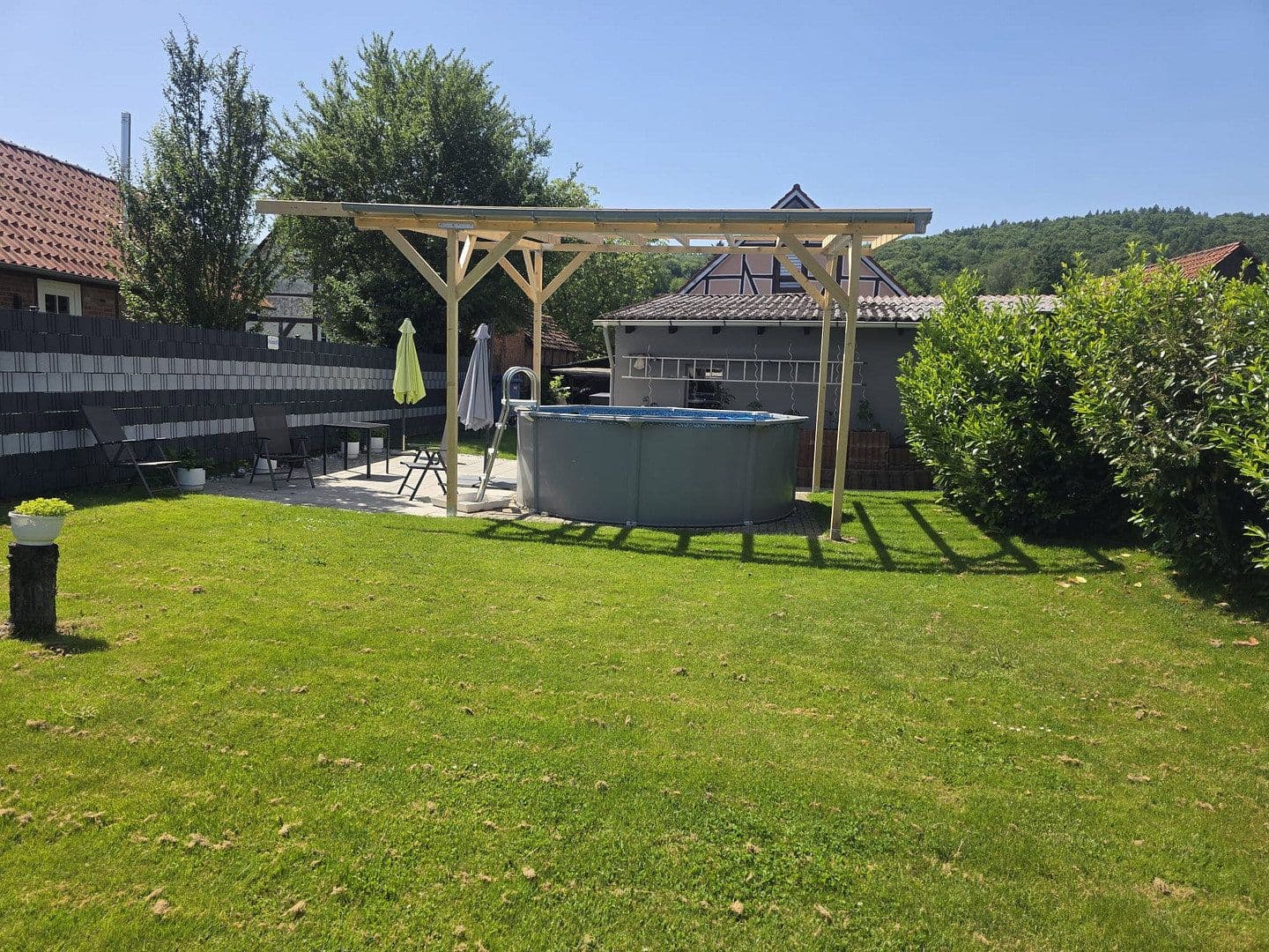 Predaj domu 250 m², pozemek 1.531 m², Berliner Straße 73a, Hann. Münden, Dolné Sasko Predaj domu 250 m², pozemek 1.531 m², Berliner Straße 73a, Hann. Münden, Dolné Sasko