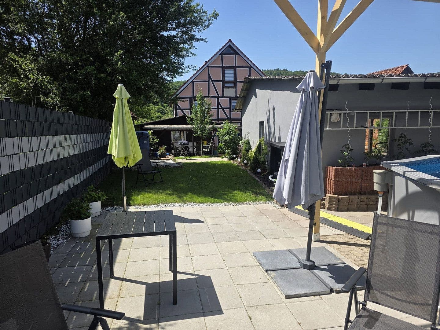 Predaj domu 250 m², pozemek 1.531 m², Berliner Straße 73a, Hann. Münden, Dolné Sasko Predaj domu 250 m², pozemek 1.531 m², Berliner Straße 73a, Hann. Münden, Dolné Sasko