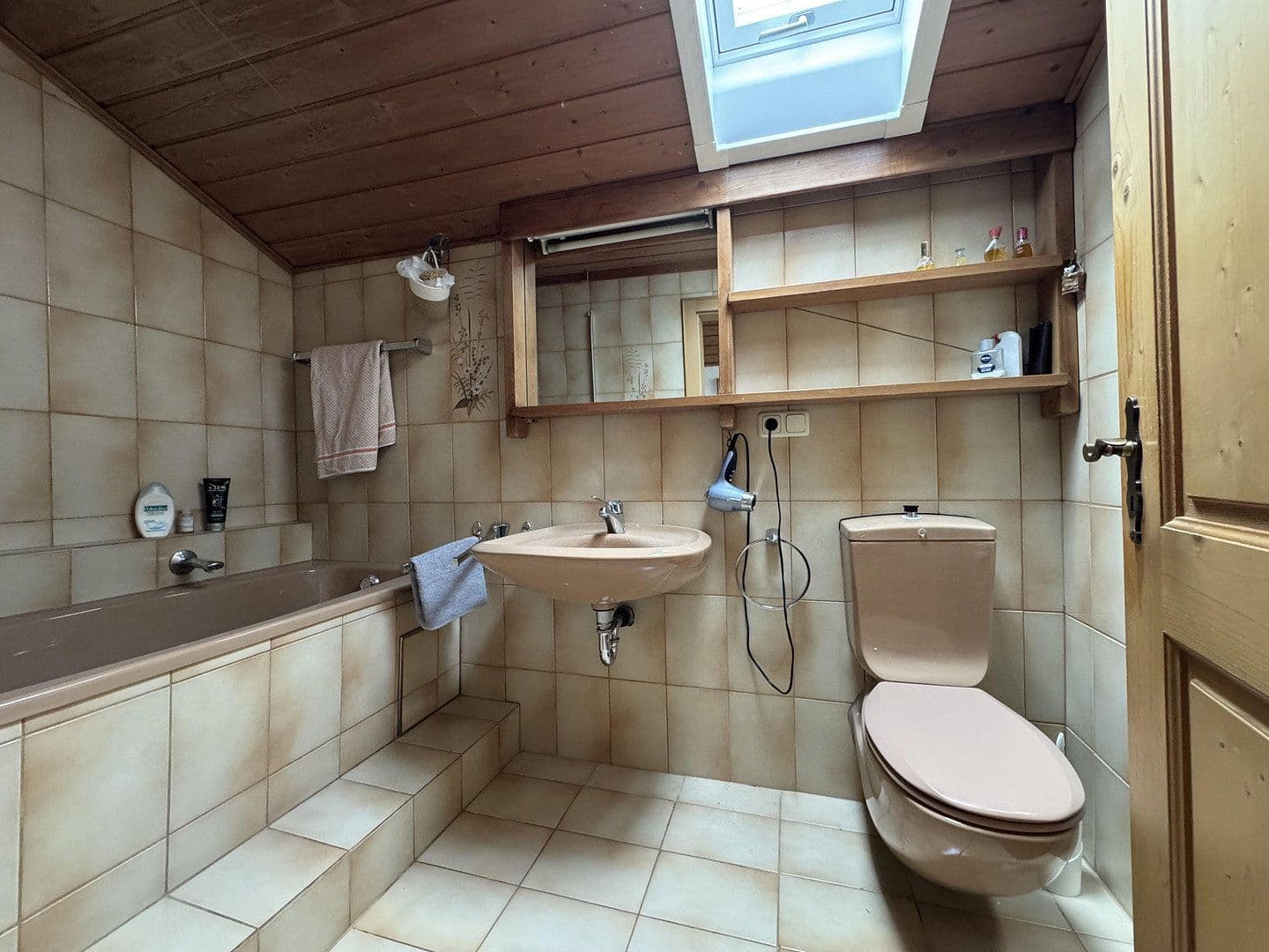 Prenájom bytu 2-izbový 67 m², Ludwigstraße 25, Gammeldorf, Bavorsko Prenájom bytu 2-izbový 67 m², Ludwigstraße 25, Gammeldorf, Bavorsko