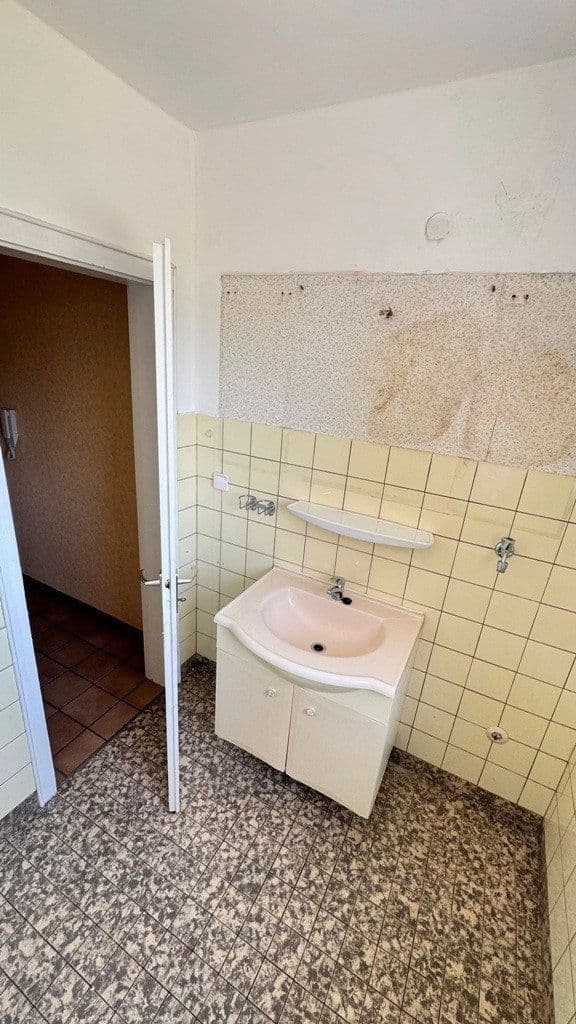 Predaj bytu 4-izbový 94 m², Niederdonker Straße 39, Düsseldorf, Severné Porýnie - Westfálsko Predaj bytu 4-izbový 94 m², Niederdonker Straße 39, Düsseldorf, Severné Porýnie - Westfálsko