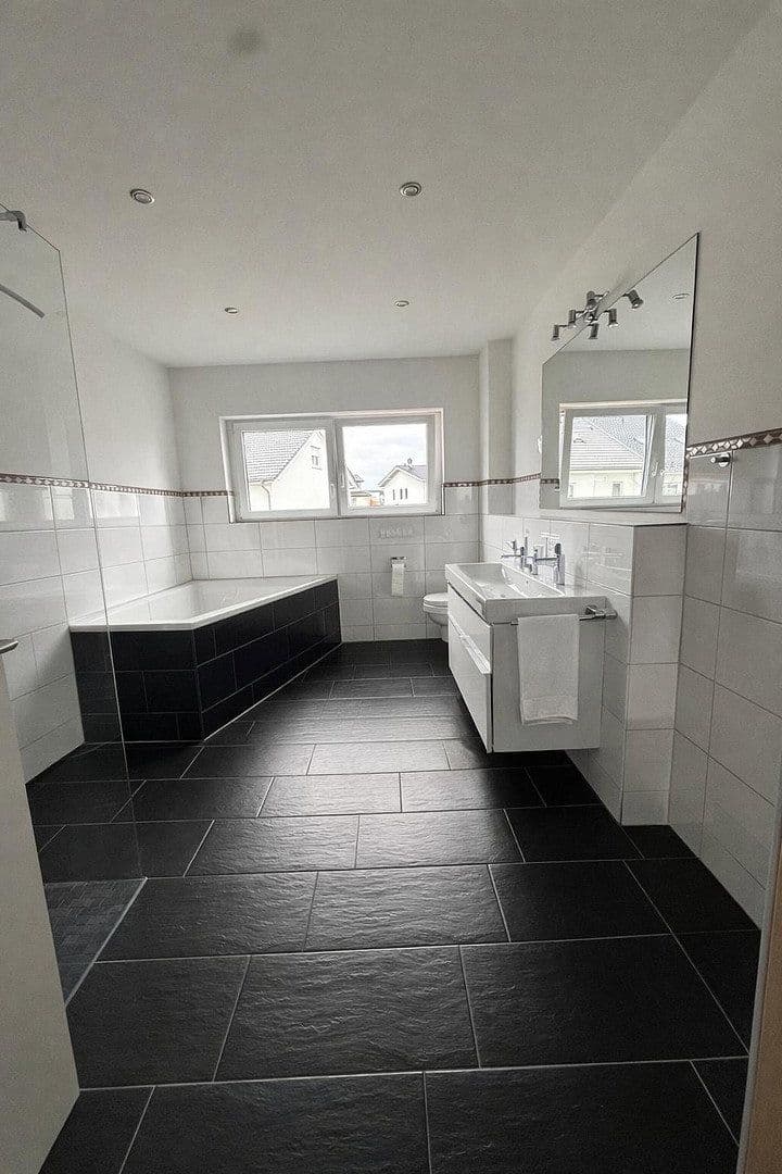 Predaj domu 202 m², pozemek 375 m², Bonn, Severné Porýnie - Westfálsko Predaj domu 202 m², pozemek 375 m², Bonn, Severné Porýnie - Westfálsko