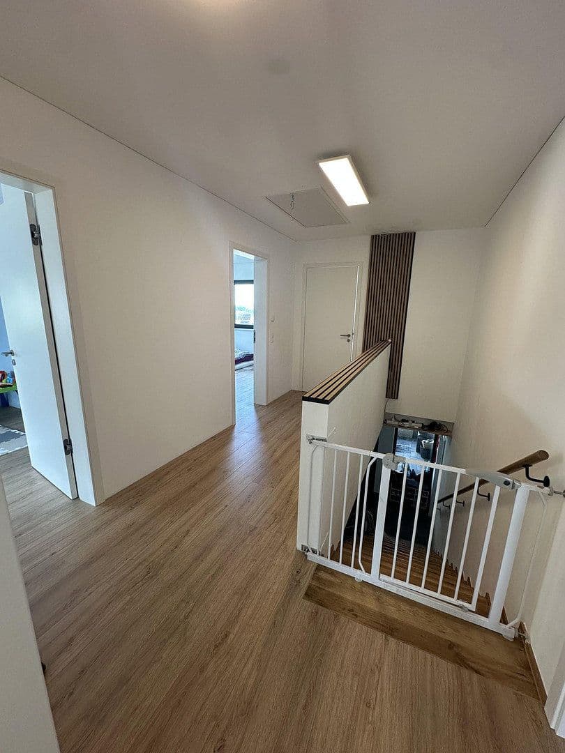 Prenájom domu 180 m², pozemek 500 m², Im Königsfeld 29, Sankt Katharinen, Porýnie-Falcko Prenájom domu 180 m², pozemek 500 m², Im Königsfeld 29, Sankt Katharinen, Porýnie-Falcko