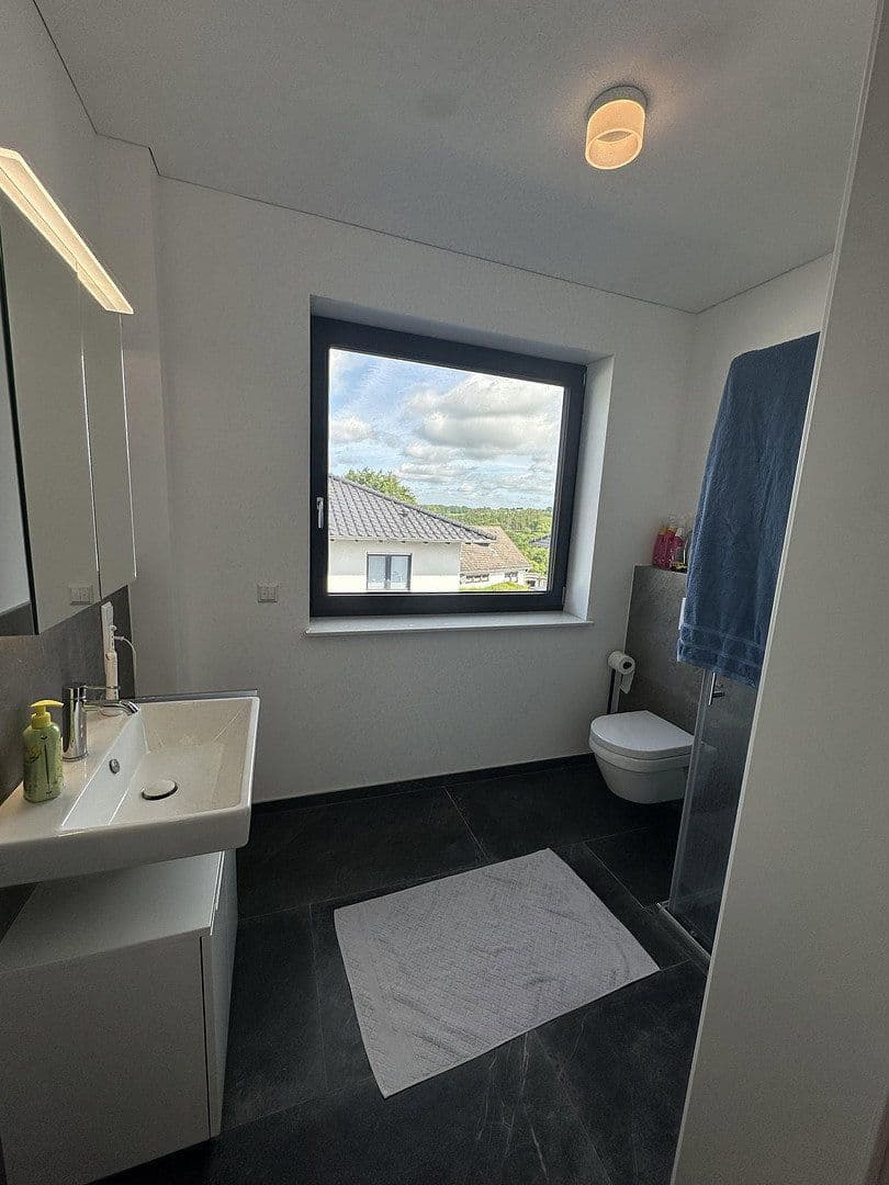 Prenájom domu 180 m², pozemek 500 m², Im Königsfeld 29, Sankt Katharinen, Porýnie-Falcko Prenájom domu 180 m², pozemek 500 m², Im Königsfeld 29, Sankt Katharinen, Porýnie-Falcko