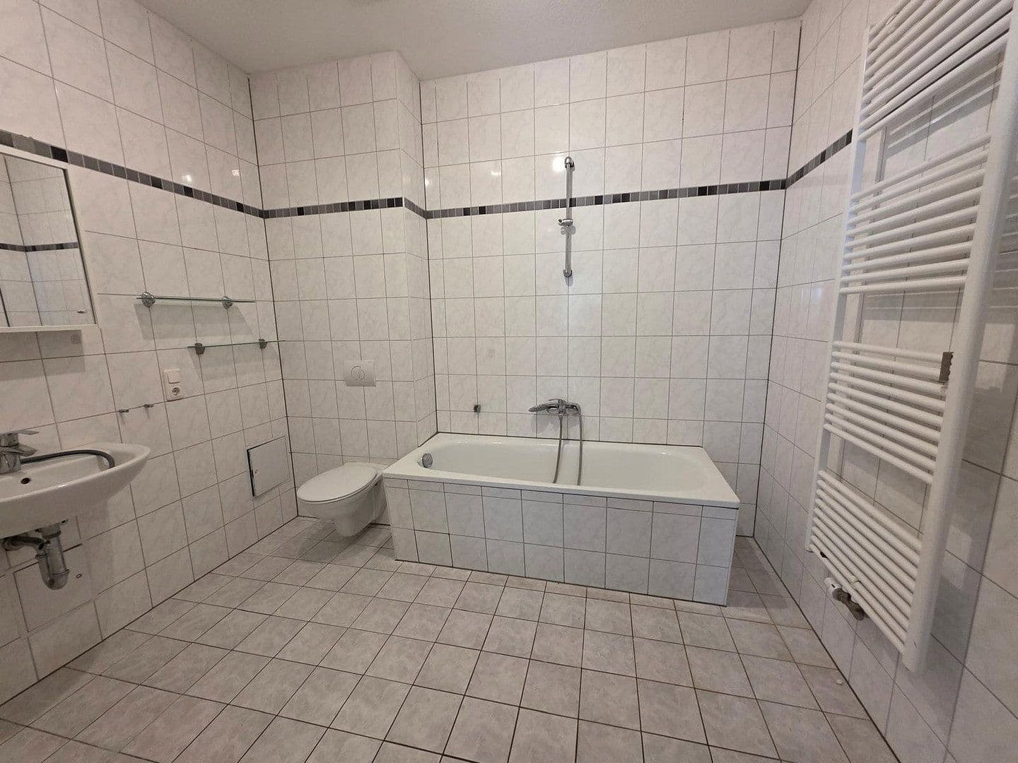 Prenájom bytu 2-izbový 80 m², Dahlmannstraße 36, Wismar, Meklenbursko-Predpomoransko Prenájom bytu 2-izbový 80 m², Dahlmannstraße 36, Wismar, Meklenbursko-Predpomoransko