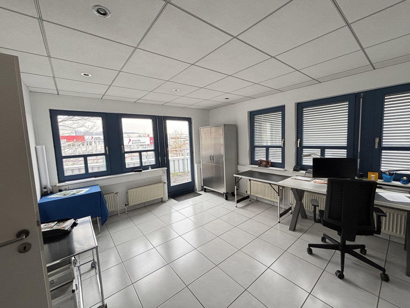 Prenájom bytu 5-izbový 185 m², Wolf-Hirth-Straße 10, Esslingen am Neckar, Bádensko-Wurttembersko Prenájom bytu 5-izbový 185 m², Wolf-Hirth-Straße 10, Esslingen am Neckar, Bádensko-Wurttembersko