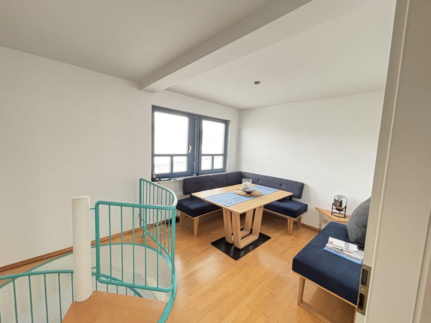 Prenájom bytu 5-izbový 185 m², Wolf-Hirth-Straße 10, Esslingen am Neckar, Bádensko-Wurttembersko Prenájom bytu 5-izbový 185 m², Wolf-Hirth-Straße 10, Esslingen am Neckar, Bádensko-Wurttembersko