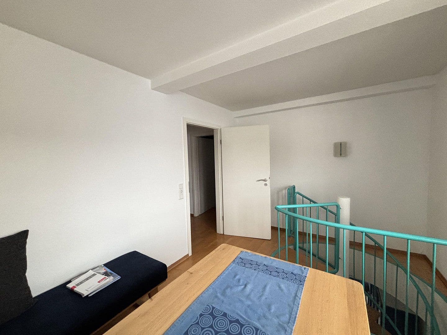 Prenájom bytu 5-izbový 185 m², Wolf-Hirth-Straße 10, Esslingen am Neckar, Bádensko-Wurttembersko Prenájom bytu 5-izbový 185 m², Wolf-Hirth-Straße 10, Esslingen am Neckar, Bádensko-Wurttembersko