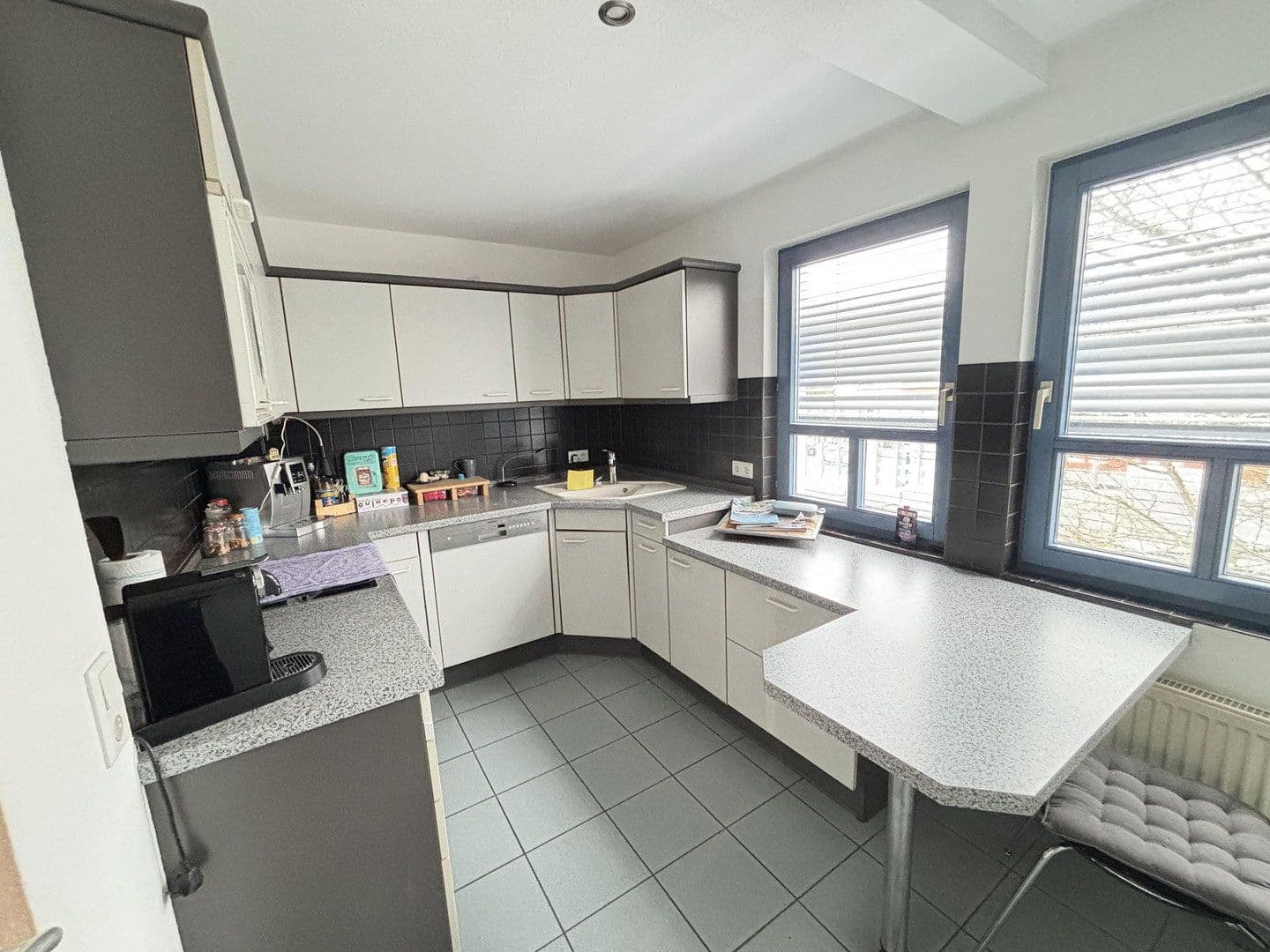 Prenájom bytu 5-izbový 185 m², Wolf-Hirth-Straße 10, Esslingen am Neckar, Bádensko-Wurttembersko Prenájom bytu 5-izbový 185 m², Wolf-Hirth-Straße 10, Esslingen am Neckar, Bádensko-Wurttembersko