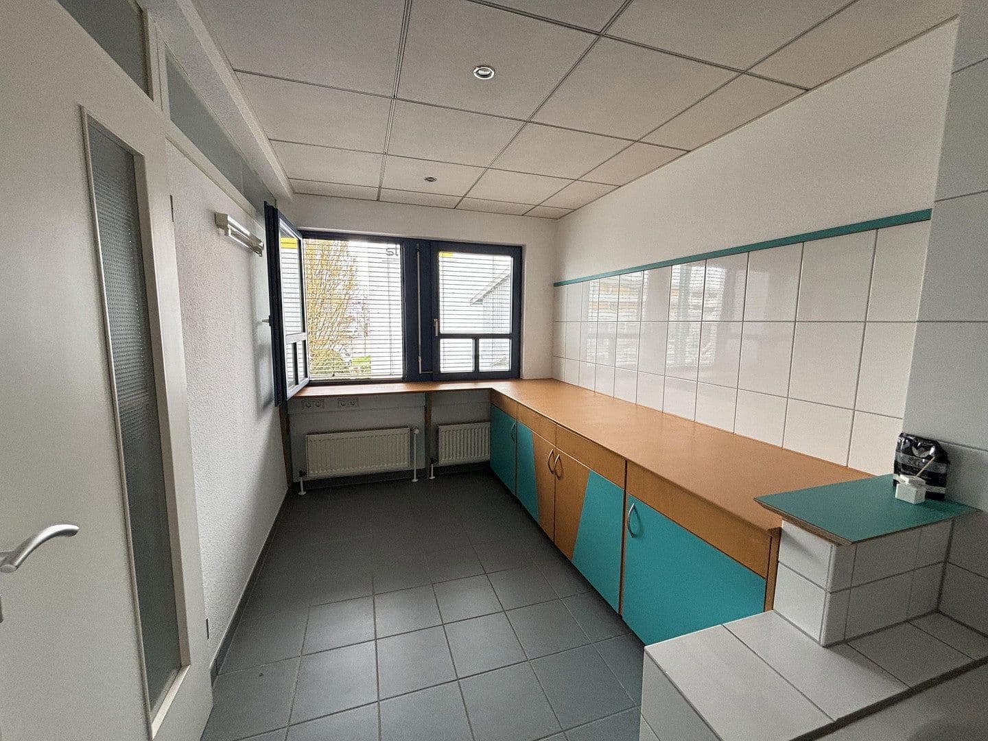 Prenájom bytu 5-izbový 185 m², Wolf-Hirth-Straße 10, Esslingen am Neckar, Bádensko-Wurttembersko Prenájom bytu 5-izbový 185 m², Wolf-Hirth-Straße 10, Esslingen am Neckar, Bádensko-Wurttembersko