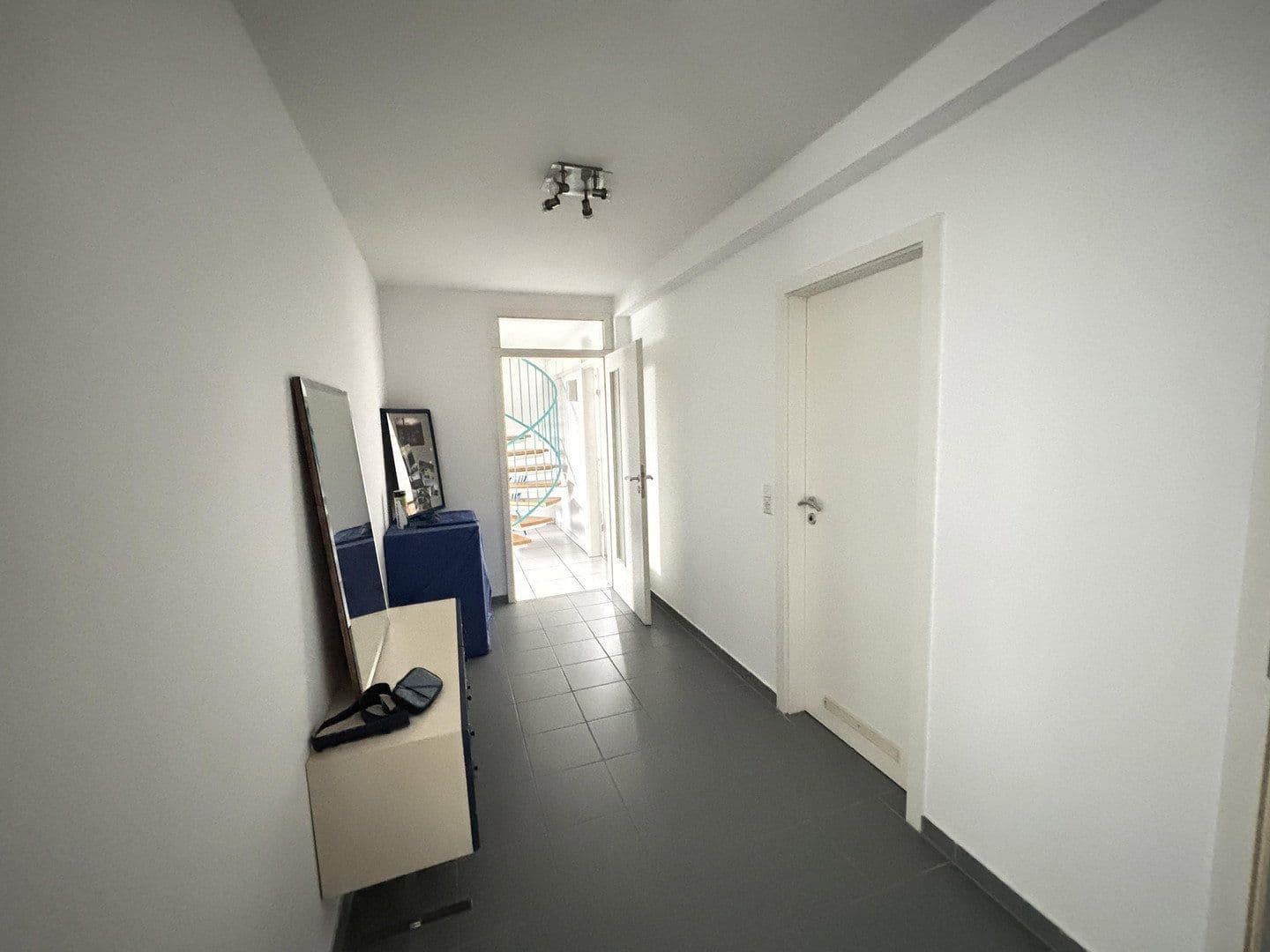 Prenájom bytu 5-izbový 185 m², Wolf-Hirth-Straße 10, Esslingen am Neckar, Bádensko-Wurttembersko Prenájom bytu 5-izbový 185 m², Wolf-Hirth-Straße 10, Esslingen am Neckar, Bádensko-Wurttembersko