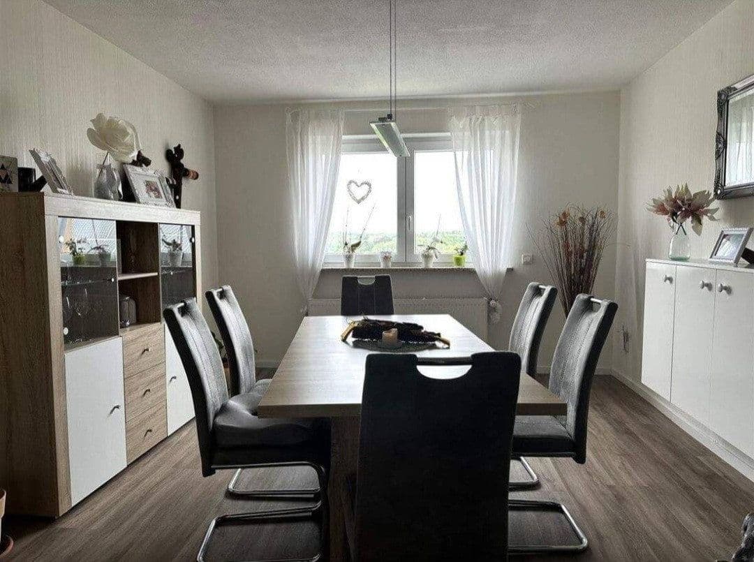 Predaj domu 180 m², pozemek 628 m², Ruschberg, Porýnie-Falcko Predaj domu 180 m², pozemek 628 m², Ruschberg, Porýnie-Falcko