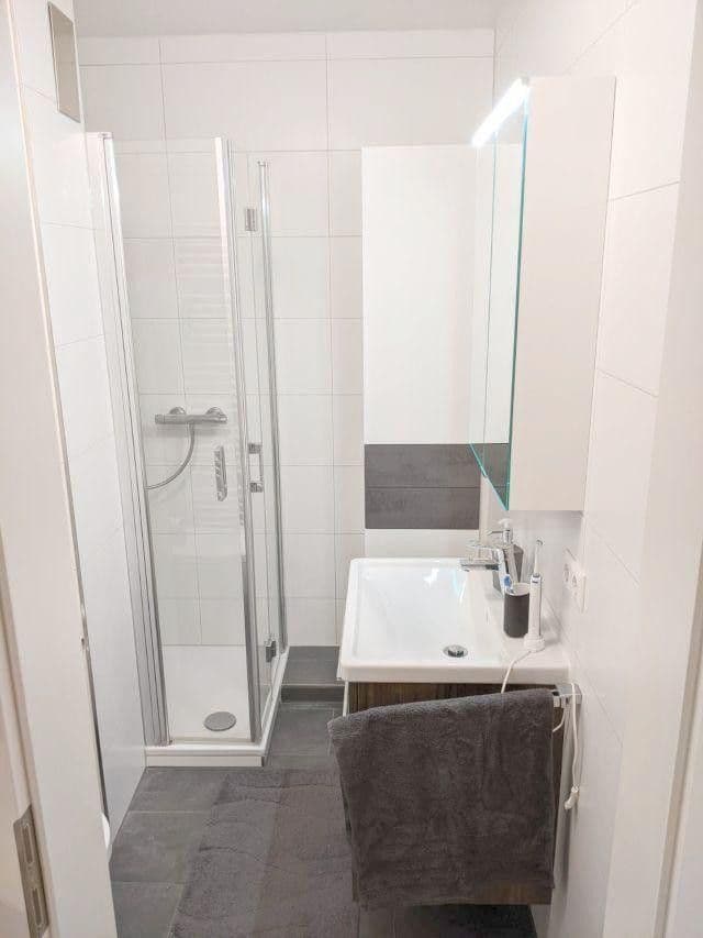 Prenájom bytu 2-izbový 50 m², Frankfurt am Main, Hesensko Prenájom bytu 2-izbový 50 m², Frankfurt am Main, Hesensko