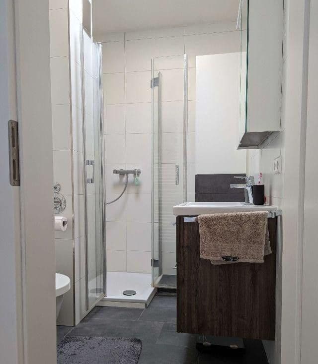 Prenájom bytu 2-izbový 50 m², Frankfurt am Main, Hesensko Prenájom bytu 2-izbový 50 m², Frankfurt am Main, Hesensko
