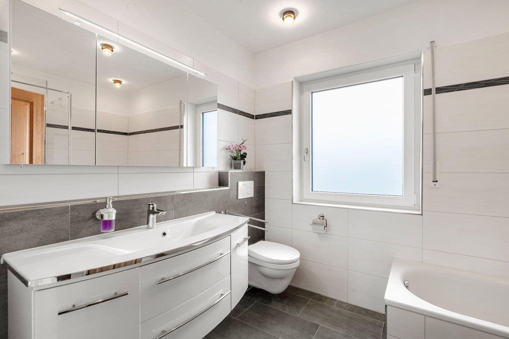 Predaj domu 153 m², pozemek 494 m², Jahnsteig 27, Otterfing, Bavorsko Predaj domu 153 m², pozemek 494 m², Jahnsteig 27, Otterfing, Bavorsko