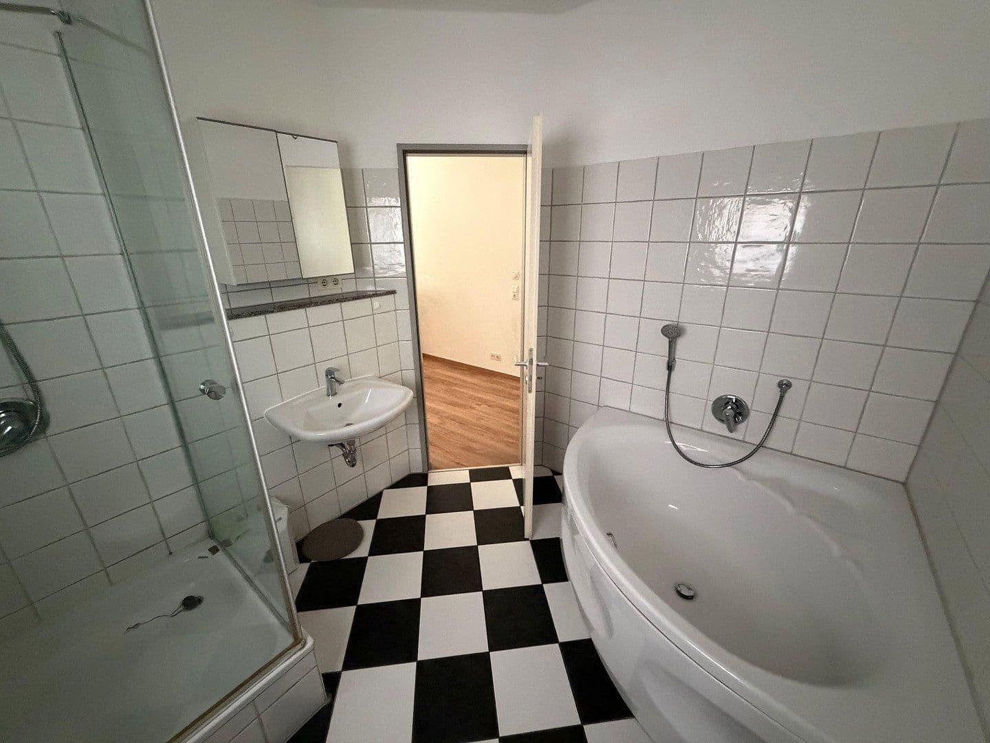 Prenájom bytu 3-izbový 93 m², Schulstraße 43a, Hattersheim am Main, Hesensko Prenájom bytu 3-izbový 93 m², Schulstraße 43a, Hattersheim am Main, Hesensko