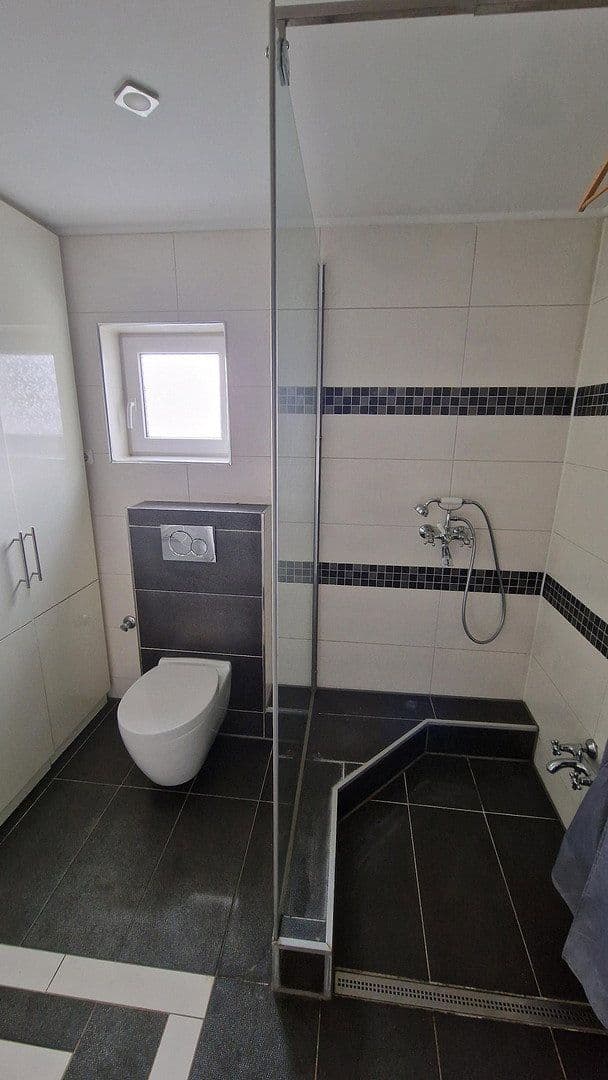 Prenájom domu 150 m², pozemek 300 m², Düren, Severné Porýnie - Westfálsko Prenájom domu 150 m², pozemek 300 m², Düren, Severné Porýnie - Westfálsko