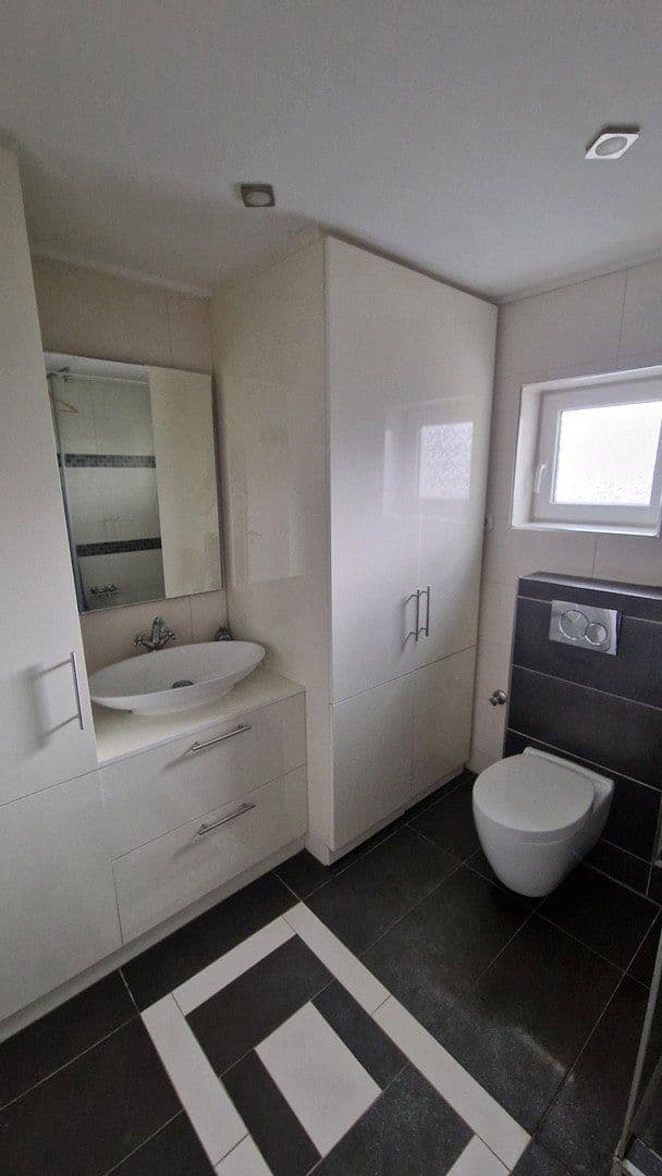 Prenájom domu 150 m², pozemek 300 m², Düren, Severné Porýnie - Westfálsko Prenájom domu 150 m², pozemek 300 m², Düren, Severné Porýnie - Westfálsko